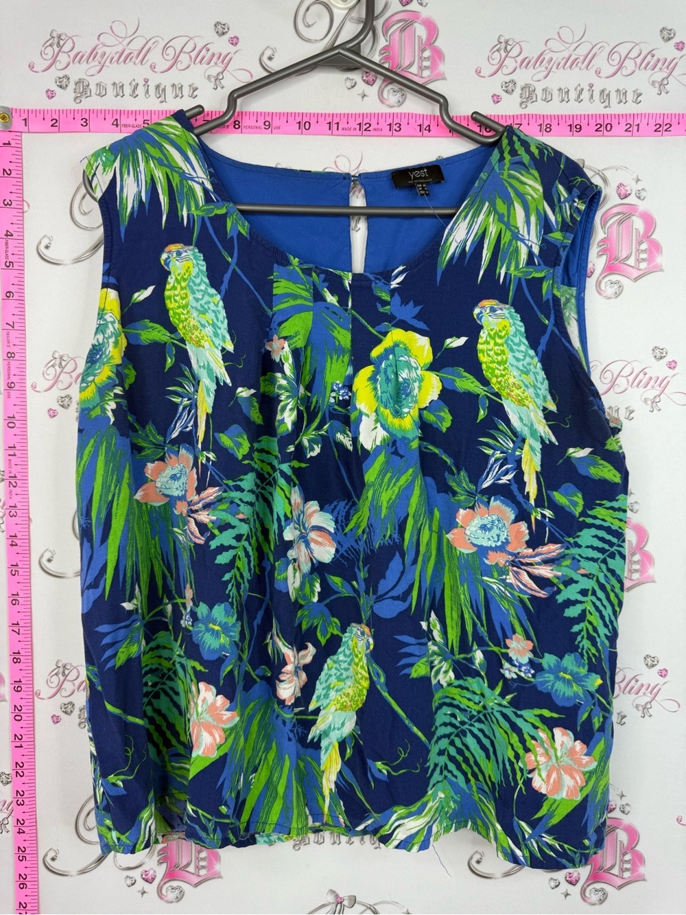 Yest tank top parrot Women’s Tropical Parrot Print Sleeveless Top - Blue/Green